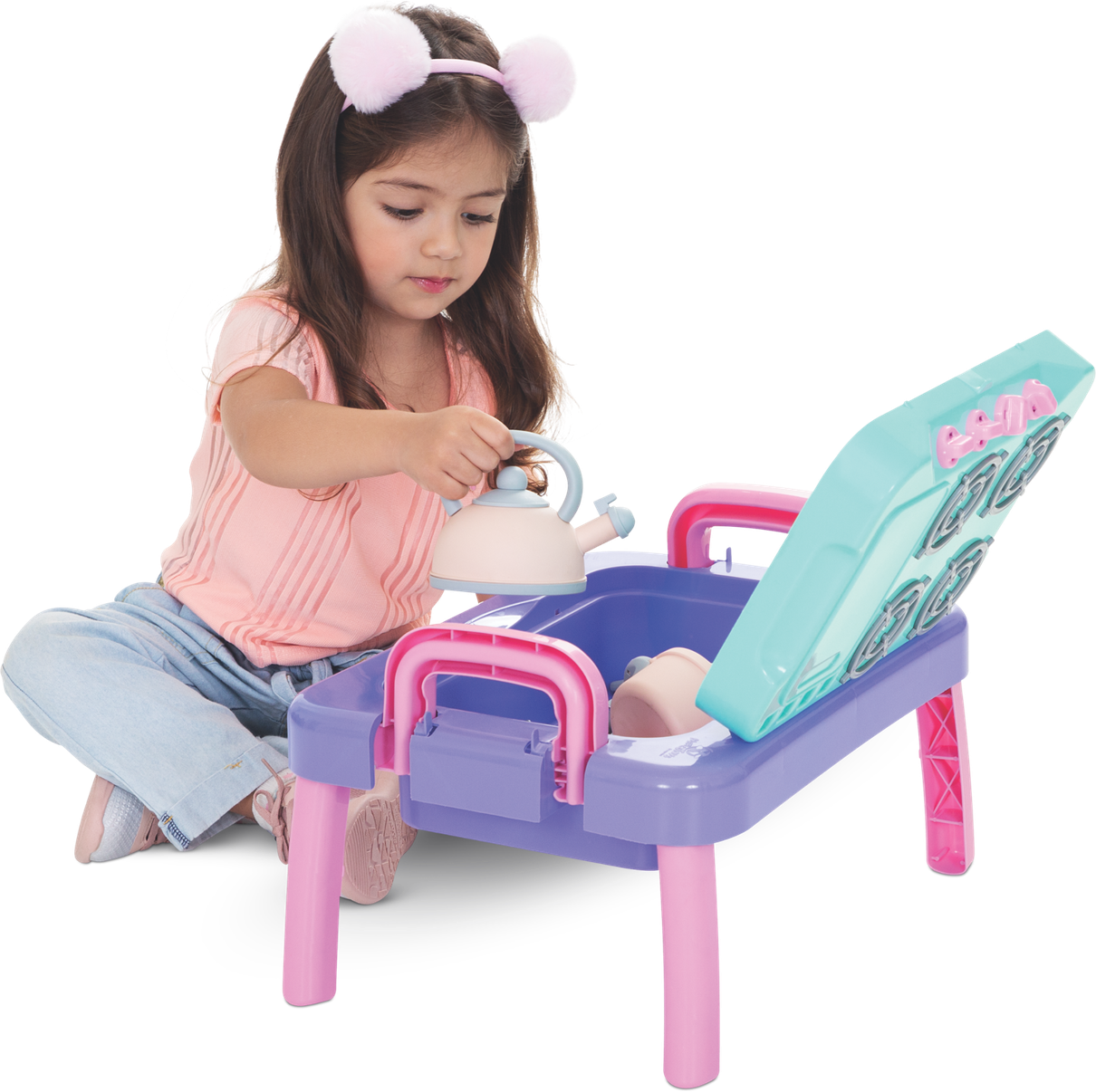 Crian&ccedil;a brincando com a Cozinha Baby Gourmet